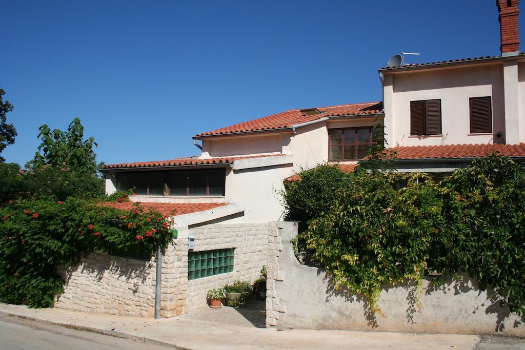 Apartments Mare Pula Cameră foto
